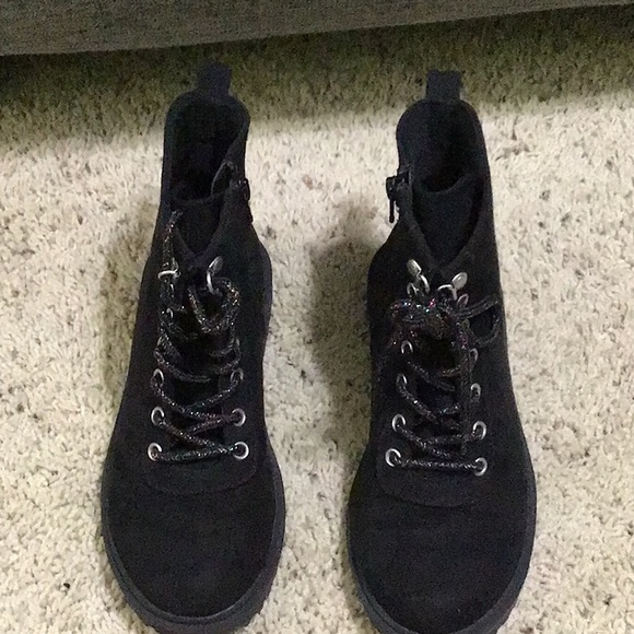 Girls black high top boots size 1 - Picture 1 of 3